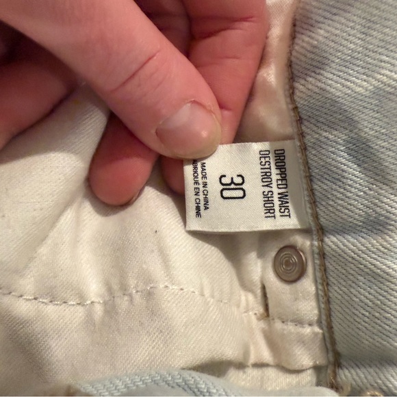 NWT BDG Urban Outfitters Dropped Waist Destroy Shorts Size 30. - Picture 6 of 8